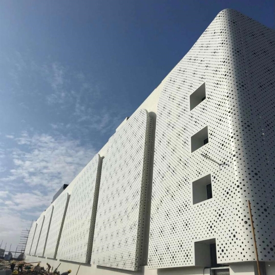 沖孔墻體鋁單板